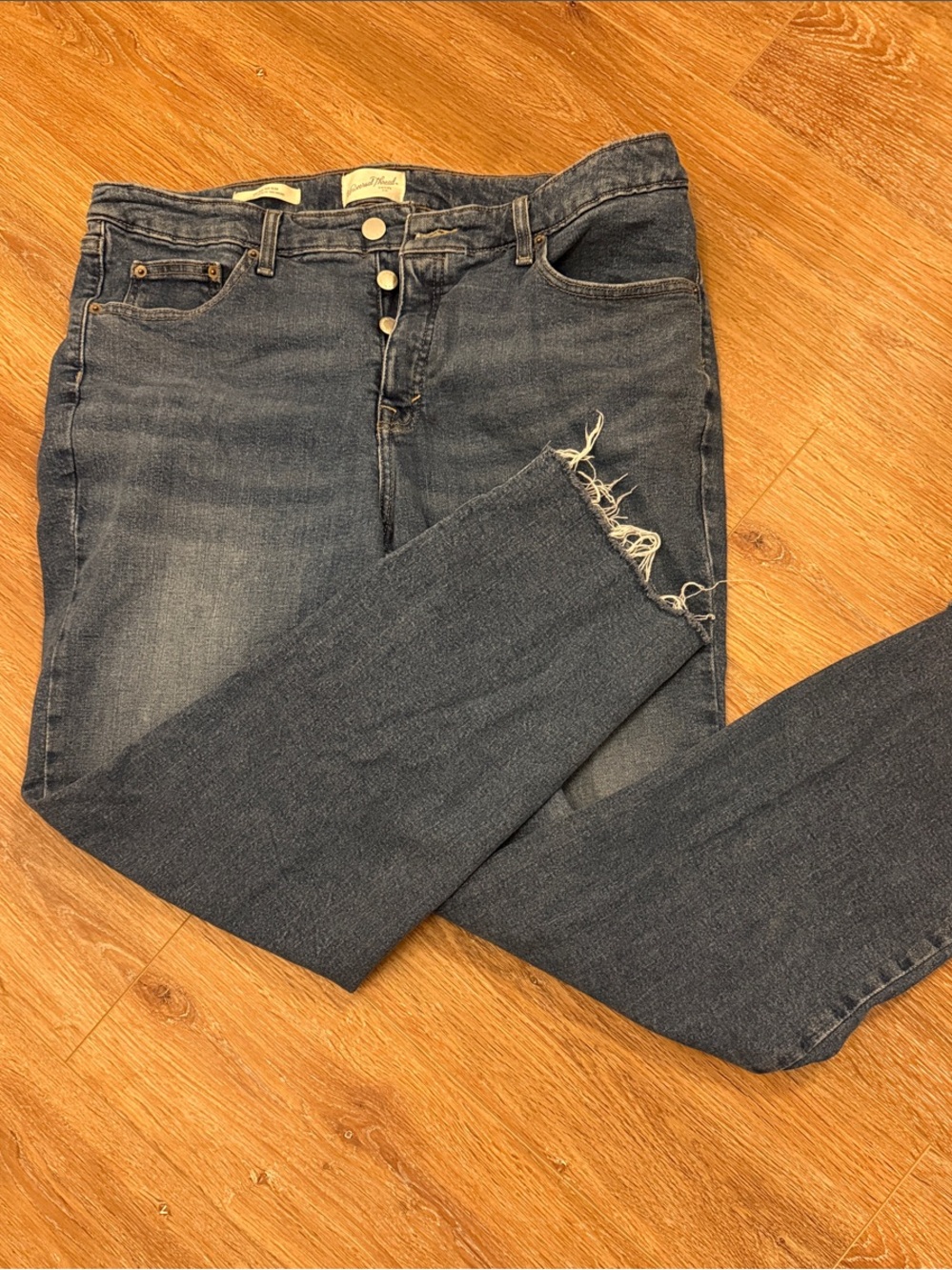 Universal Thread Women's Straight Jeans in Dark Blue Denim